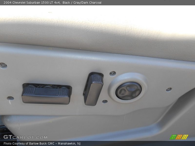Black / Gray/Dark Charcoal 2004 Chevrolet Suburban 1500 LT 4x4