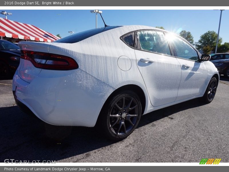 Bright White / Black 2016 Dodge Dart SE