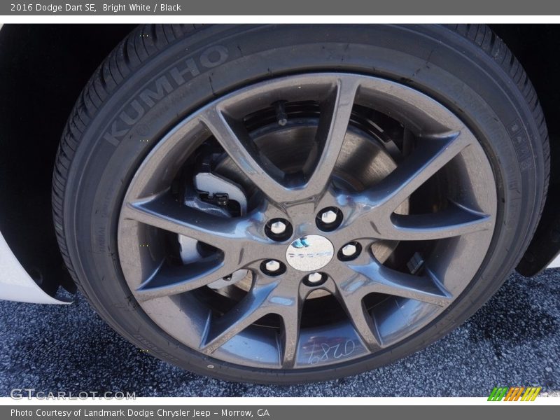 Bright White / Black 2016 Dodge Dart SE
