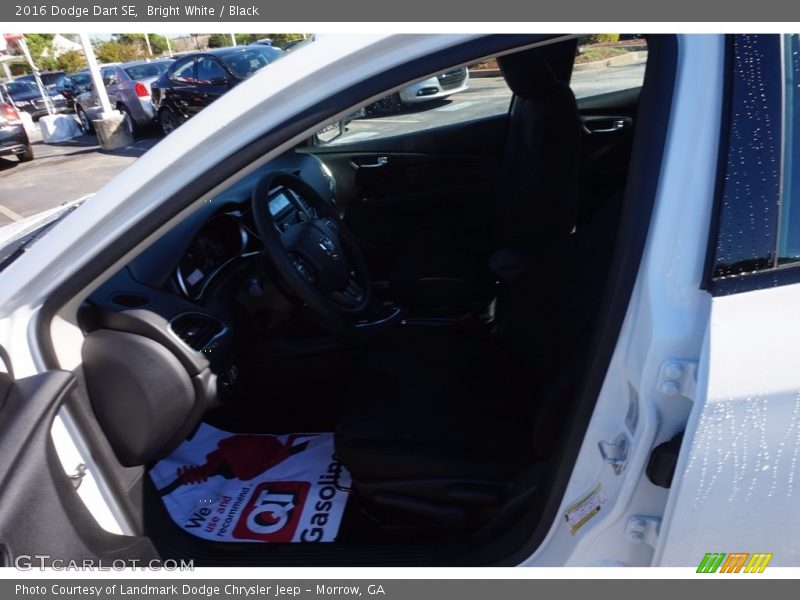 Bright White / Black 2016 Dodge Dart SE