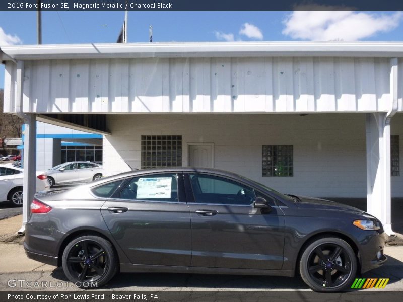 Magnetic Metallic / Charcoal Black 2016 Ford Fusion SE