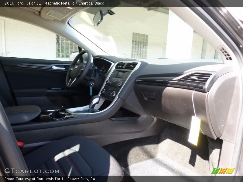 Magnetic Metallic / Charcoal Black 2016 Ford Fusion SE
