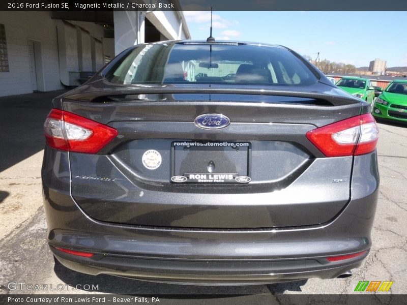 Magnetic Metallic / Charcoal Black 2016 Ford Fusion SE