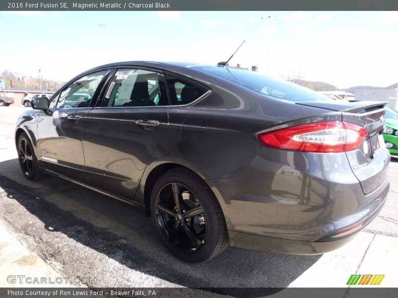 Magnetic Metallic / Charcoal Black 2016 Ford Fusion SE