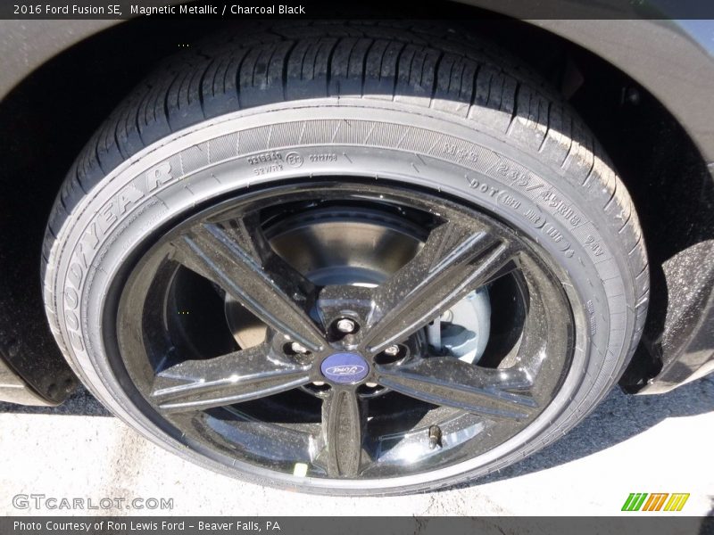 Magnetic Metallic / Charcoal Black 2016 Ford Fusion SE