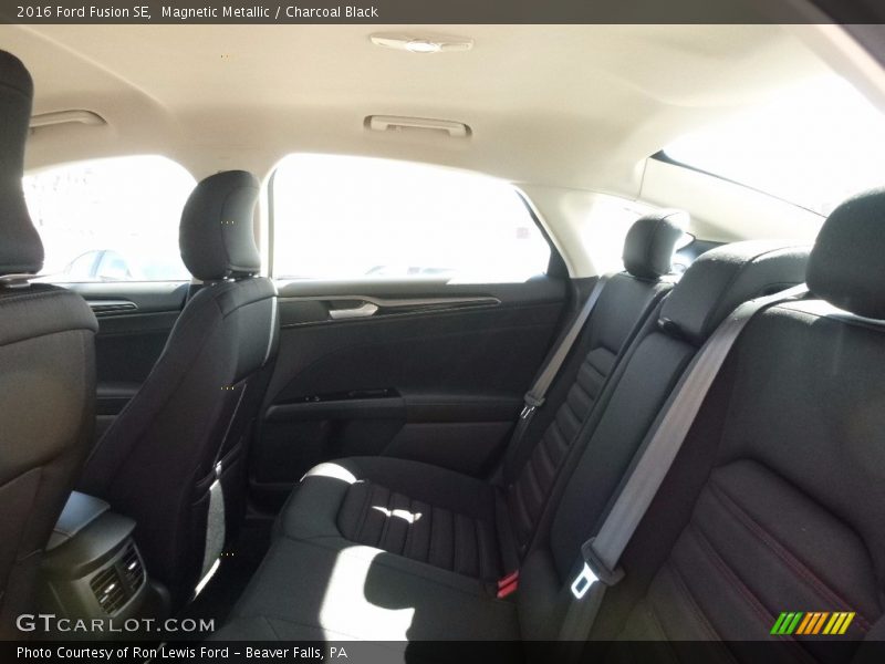 Magnetic Metallic / Charcoal Black 2016 Ford Fusion SE