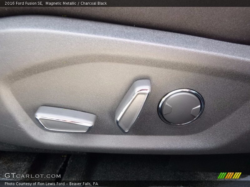 Magnetic Metallic / Charcoal Black 2016 Ford Fusion SE