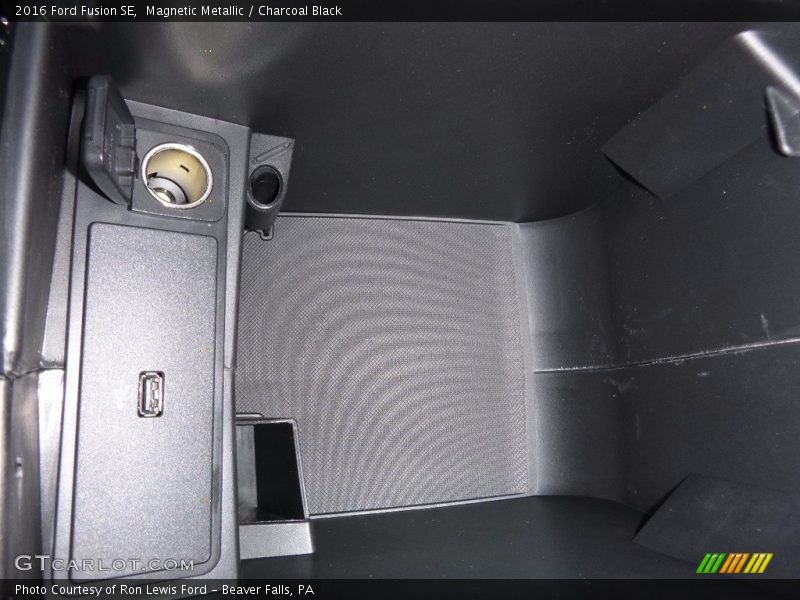 Magnetic Metallic / Charcoal Black 2016 Ford Fusion SE