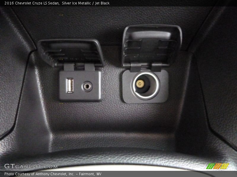 Silver Ice Metallic / Jet Black 2016 Chevrolet Cruze LS Sedan