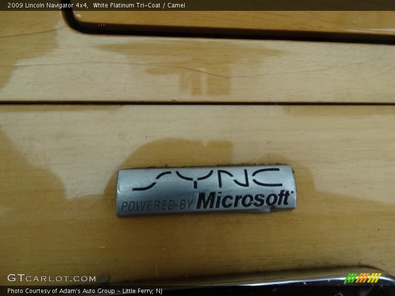 White Platinum Tri-Coat / Camel 2009 Lincoln Navigator 4x4