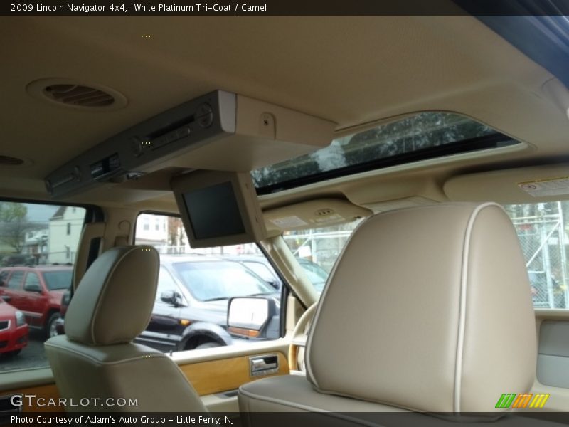 White Platinum Tri-Coat / Camel 2009 Lincoln Navigator 4x4