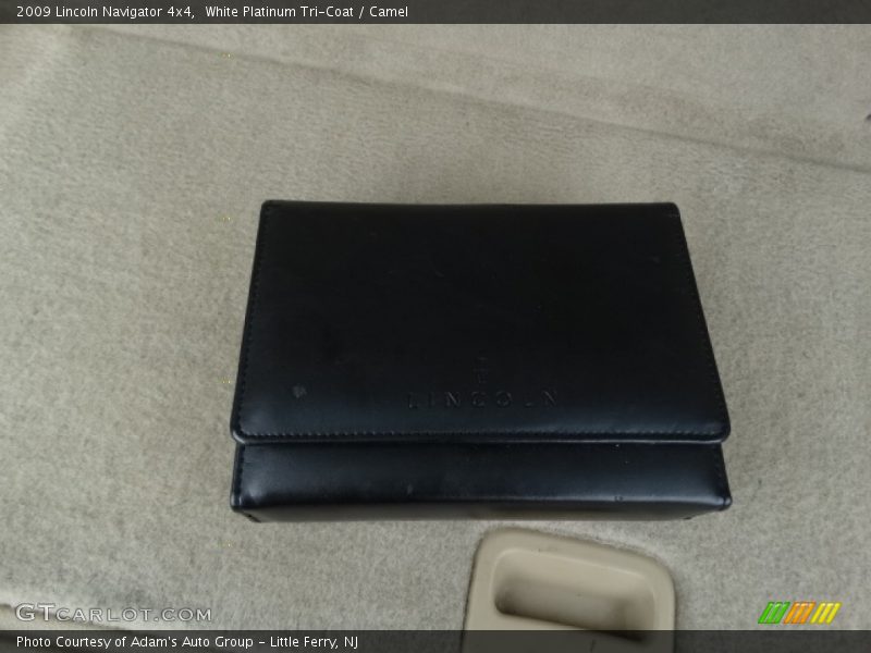 White Platinum Tri-Coat / Camel 2009 Lincoln Navigator 4x4