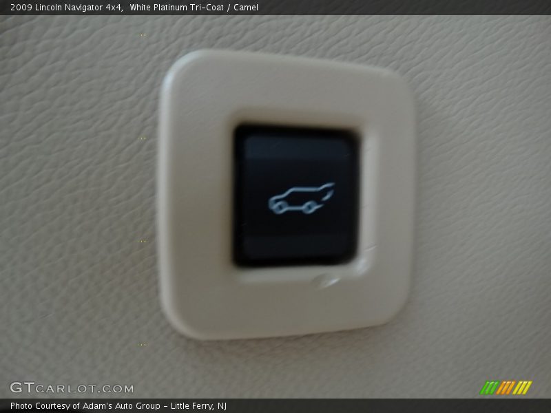 White Platinum Tri-Coat / Camel 2009 Lincoln Navigator 4x4