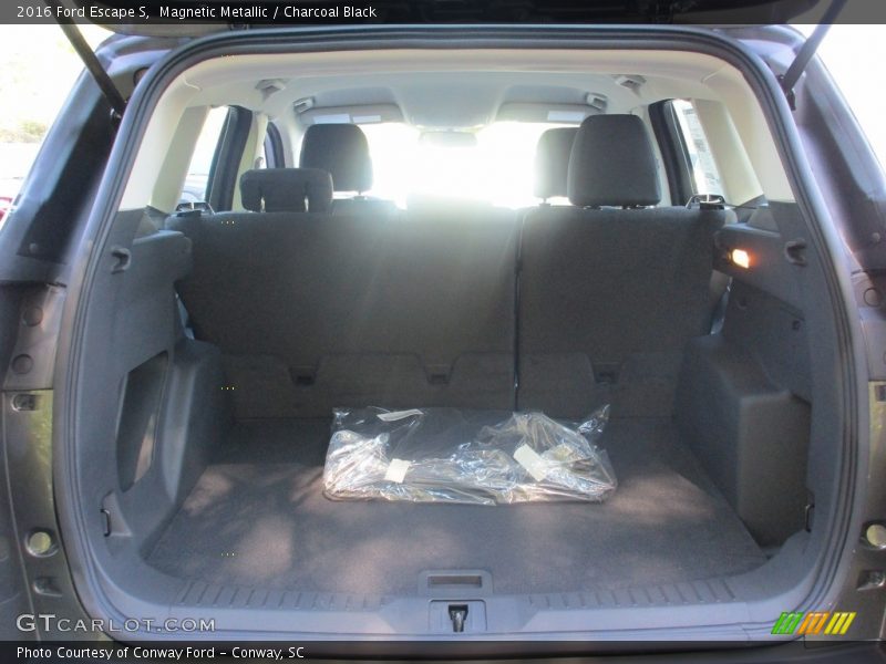 Magnetic Metallic / Charcoal Black 2016 Ford Escape S