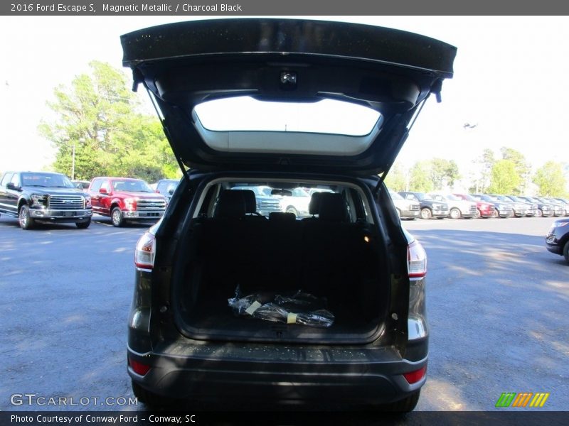 Magnetic Metallic / Charcoal Black 2016 Ford Escape S