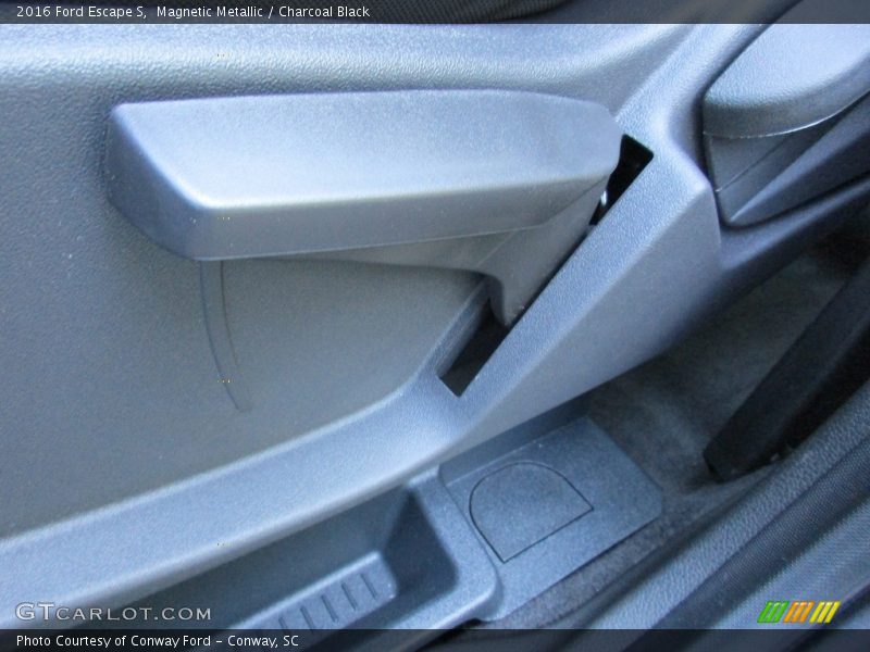 Magnetic Metallic / Charcoal Black 2016 Ford Escape S