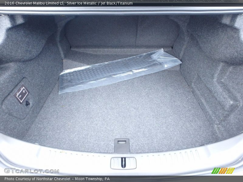 Silver Ice Metallic / Jet Black/Titanium 2016 Chevrolet Malibu Limited LS