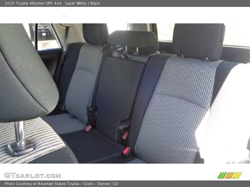 Super White / Black 2015 Toyota 4Runner SR5 4x4