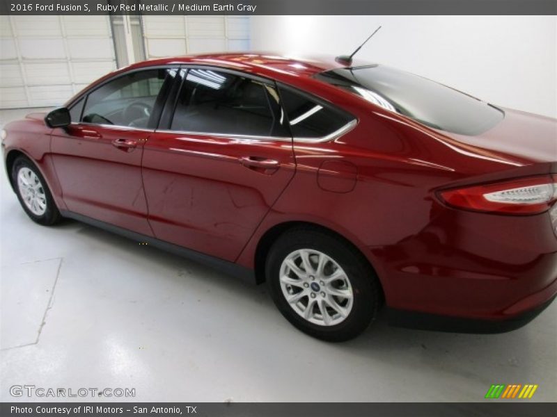 Ruby Red Metallic / Medium Earth Gray 2016 Ford Fusion S