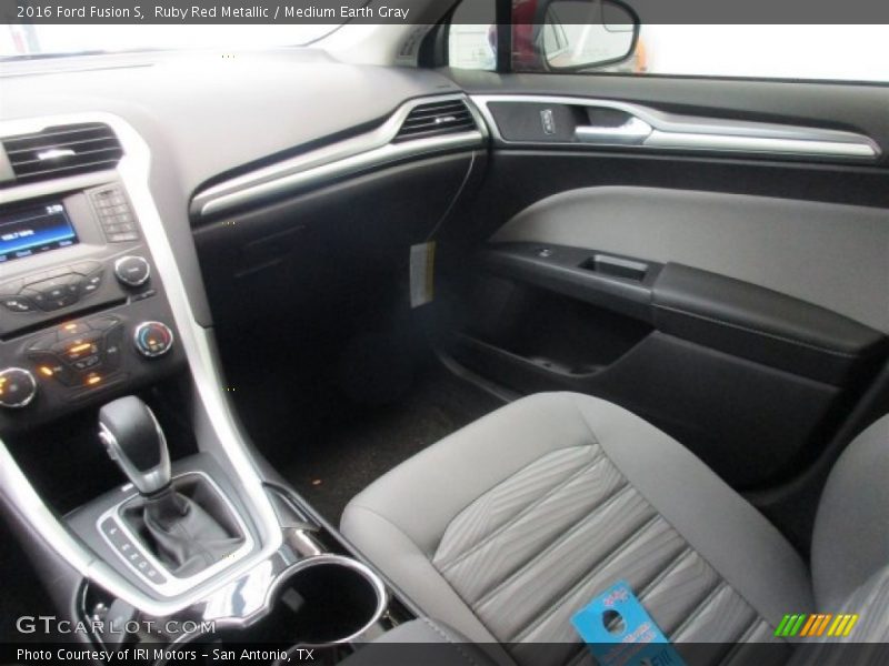 Ruby Red Metallic / Medium Earth Gray 2016 Ford Fusion S