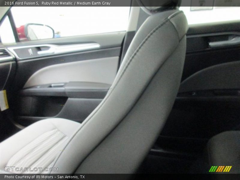 Ruby Red Metallic / Medium Earth Gray 2016 Ford Fusion S