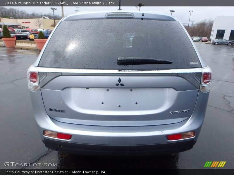 Cool Silver Metallic / Black 2014 Mitsubishi Outlander SE S-AWC
