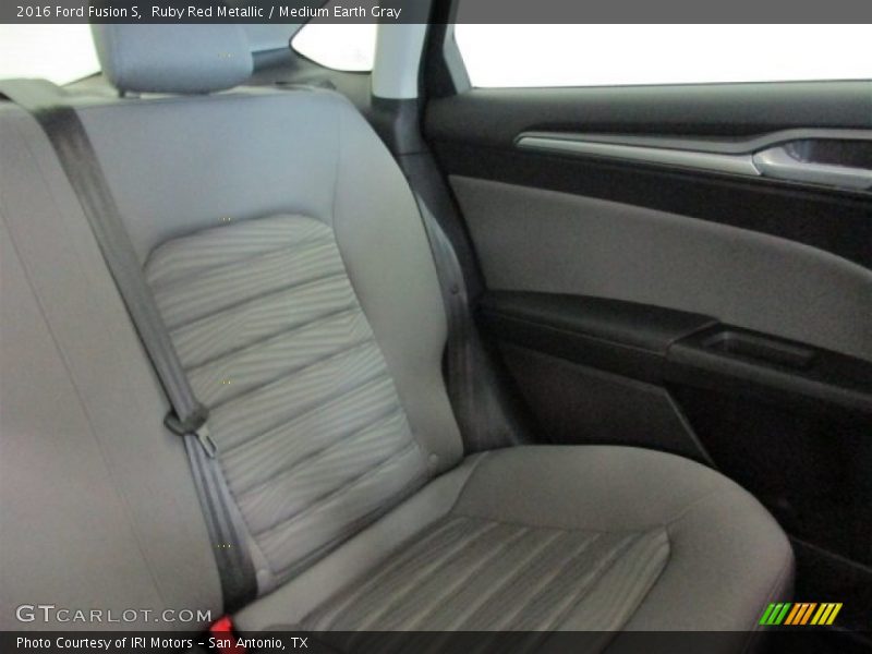 Ruby Red Metallic / Medium Earth Gray 2016 Ford Fusion S