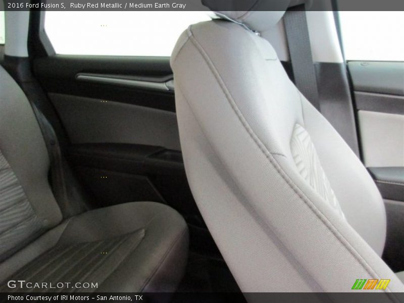 Ruby Red Metallic / Medium Earth Gray 2016 Ford Fusion S