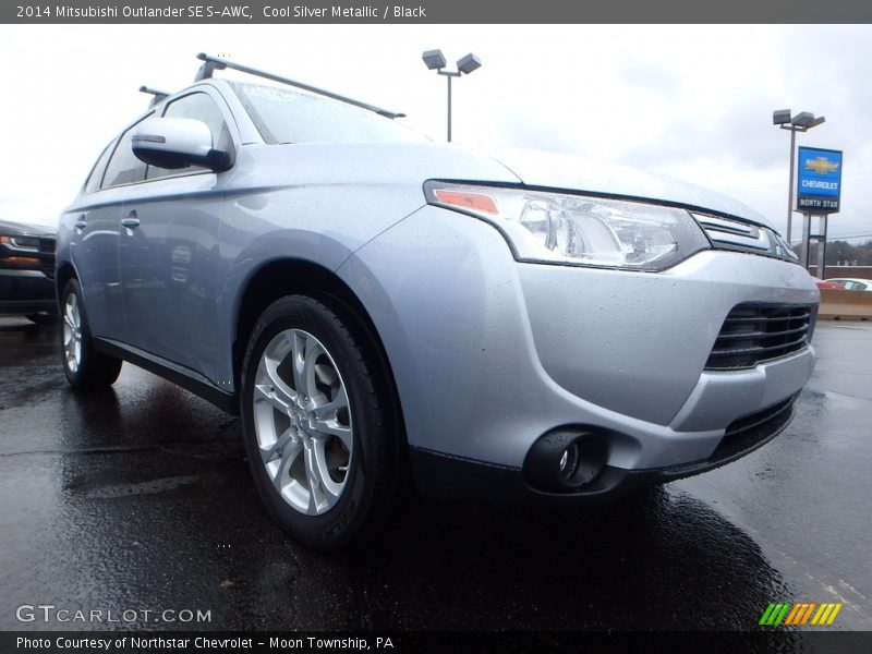 Cool Silver Metallic / Black 2014 Mitsubishi Outlander SE S-AWC