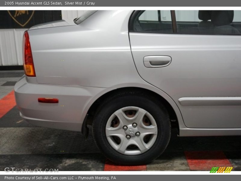 Silver Mist / Gray 2005 Hyundai Accent GLS Sedan