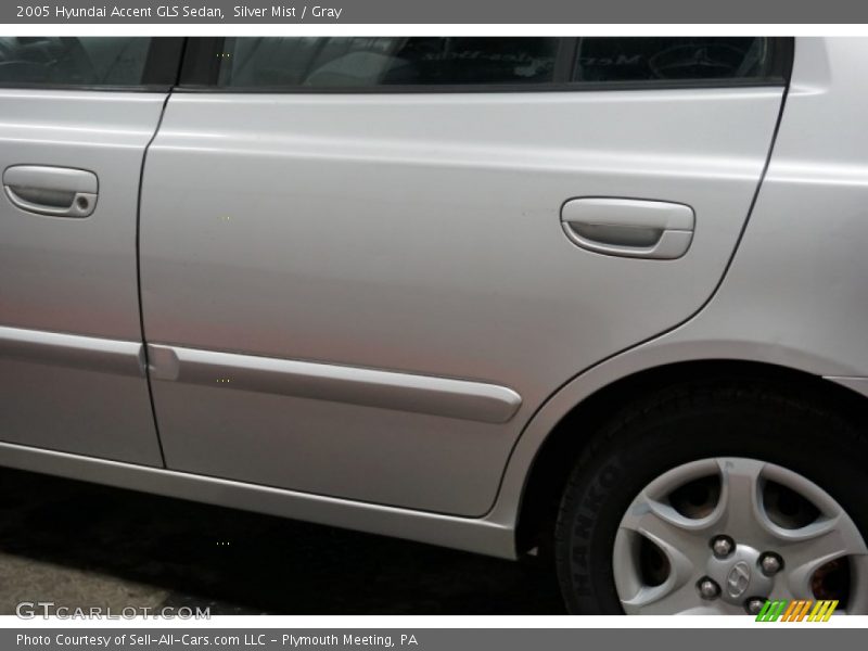Silver Mist / Gray 2005 Hyundai Accent GLS Sedan