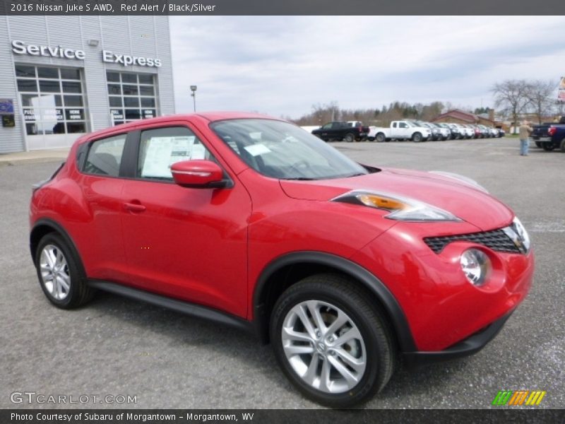 Red Alert / Black/Silver 2016 Nissan Juke S AWD