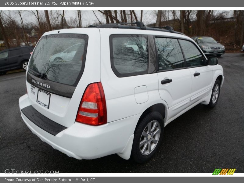 Aspen White / Gray 2005 Subaru Forester 2.5 XS