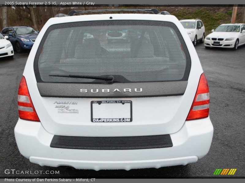 Aspen White / Gray 2005 Subaru Forester 2.5 XS