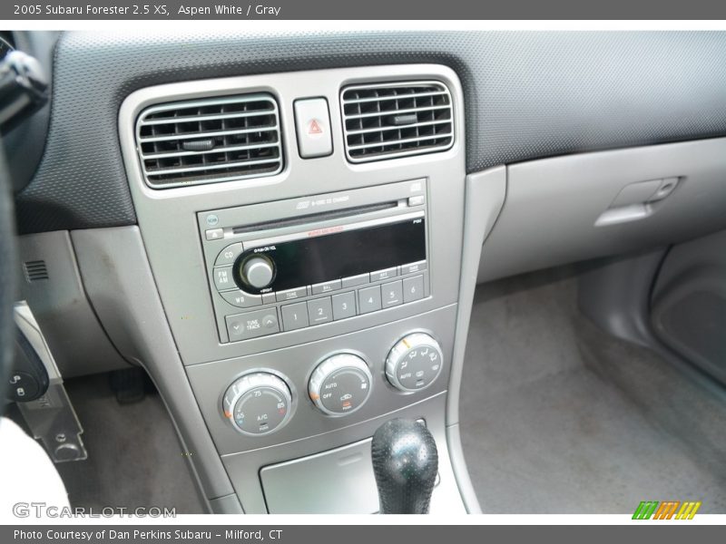 Aspen White / Gray 2005 Subaru Forester 2.5 XS