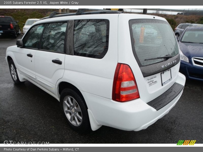 Aspen White / Gray 2005 Subaru Forester 2.5 XS