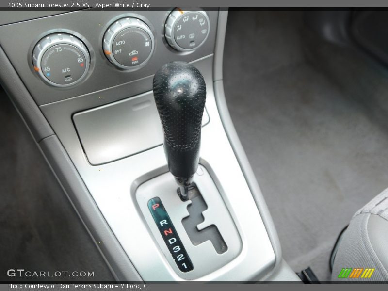 Aspen White / Gray 2005 Subaru Forester 2.5 XS