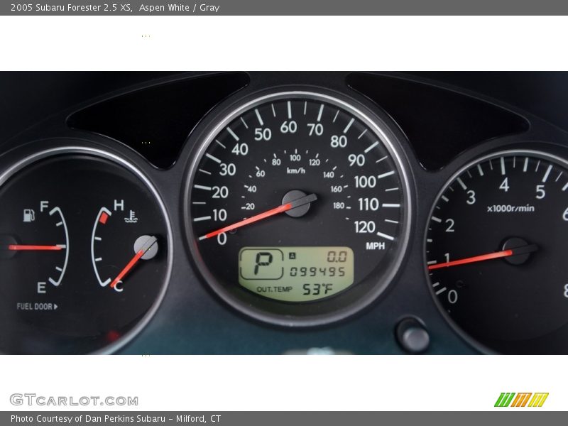 Aspen White / Gray 2005 Subaru Forester 2.5 XS