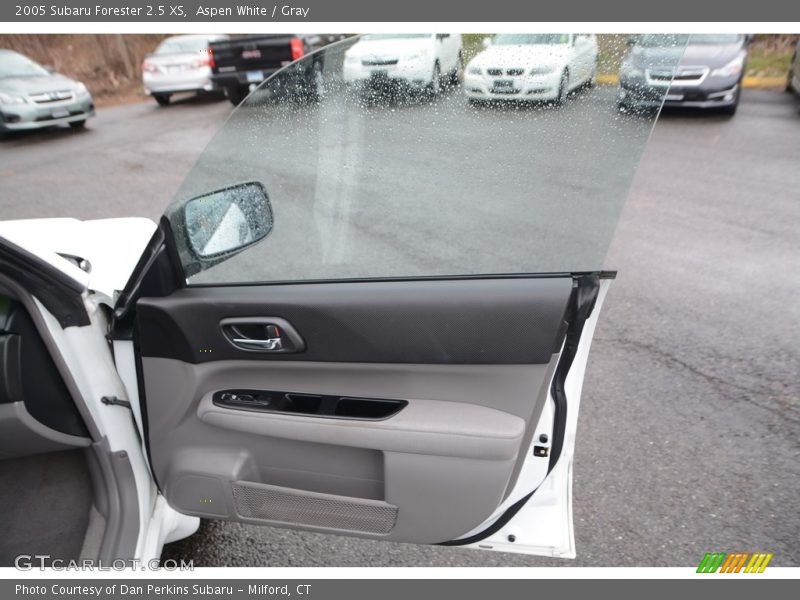 Aspen White / Gray 2005 Subaru Forester 2.5 XS
