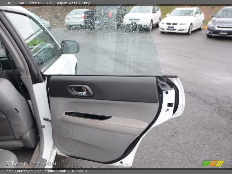 Aspen White / Gray 2005 Subaru Forester 2.5 XS