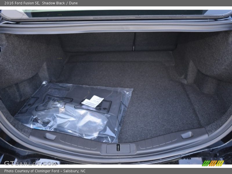 Shadow Black / Dune 2016 Ford Fusion SE