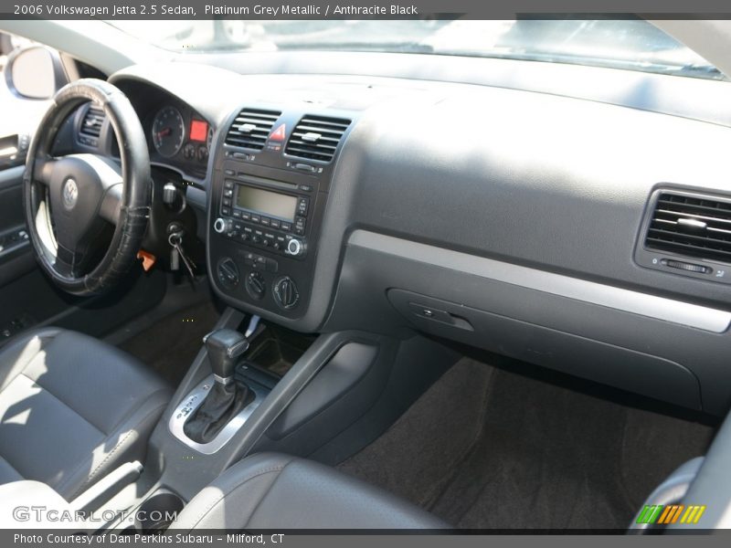 Platinum Grey Metallic / Anthracite Black 2006 Volkswagen Jetta 2.5 Sedan