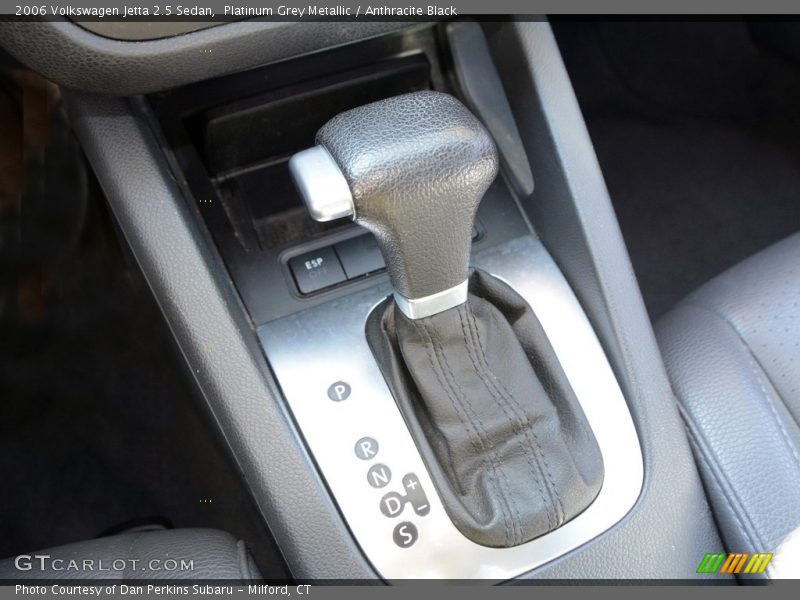 Platinum Grey Metallic / Anthracite Black 2006 Volkswagen Jetta 2.5 Sedan