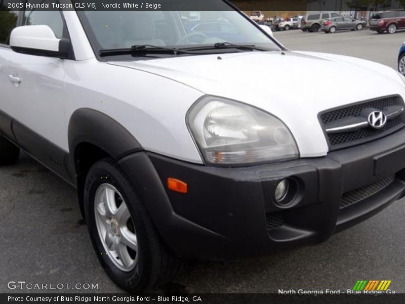 Nordic White / Beige 2005 Hyundai Tucson GLS V6