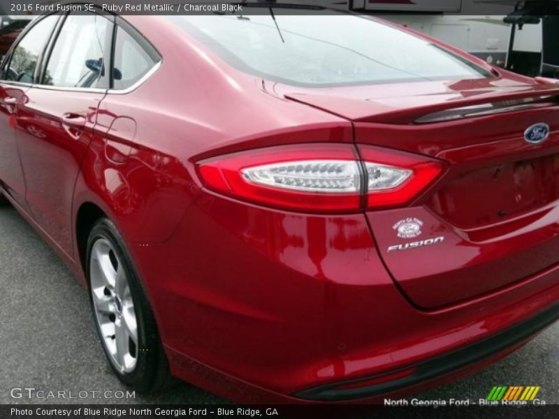 Ruby Red Metallic / Charcoal Black 2016 Ford Fusion SE