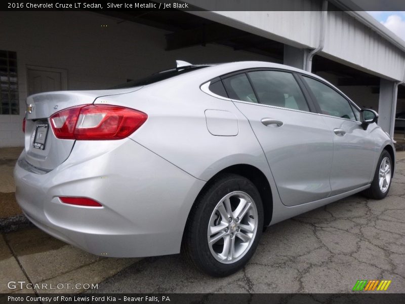 Silver Ice Metallic / Jet Black 2016 Chevrolet Cruze LT Sedan