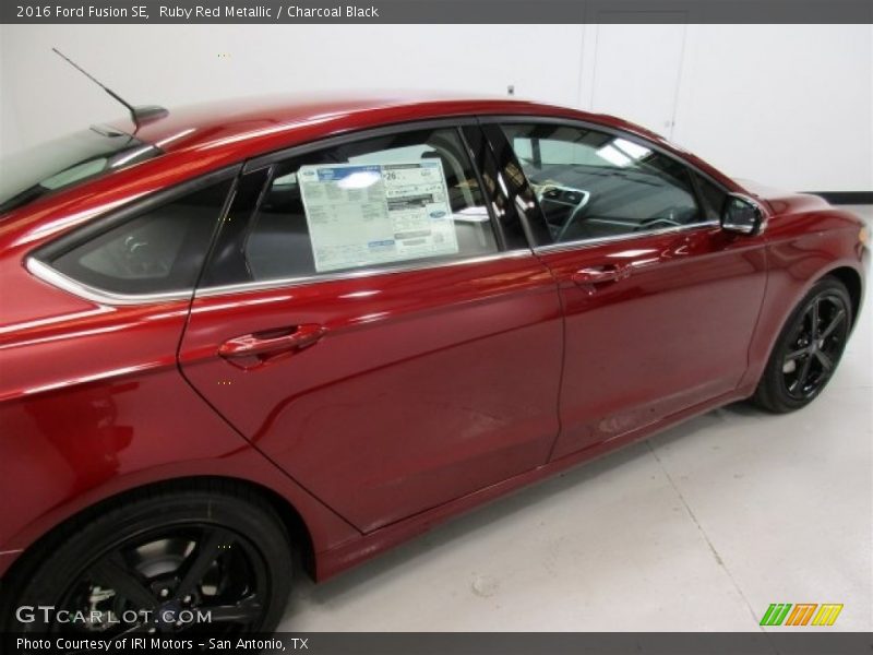 Ruby Red Metallic / Charcoal Black 2016 Ford Fusion SE