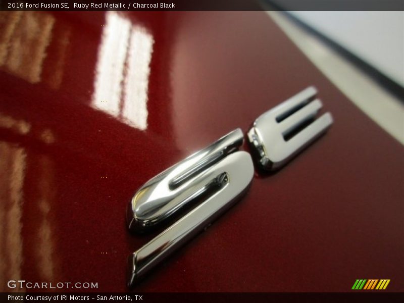 Ruby Red Metallic / Charcoal Black 2016 Ford Fusion SE