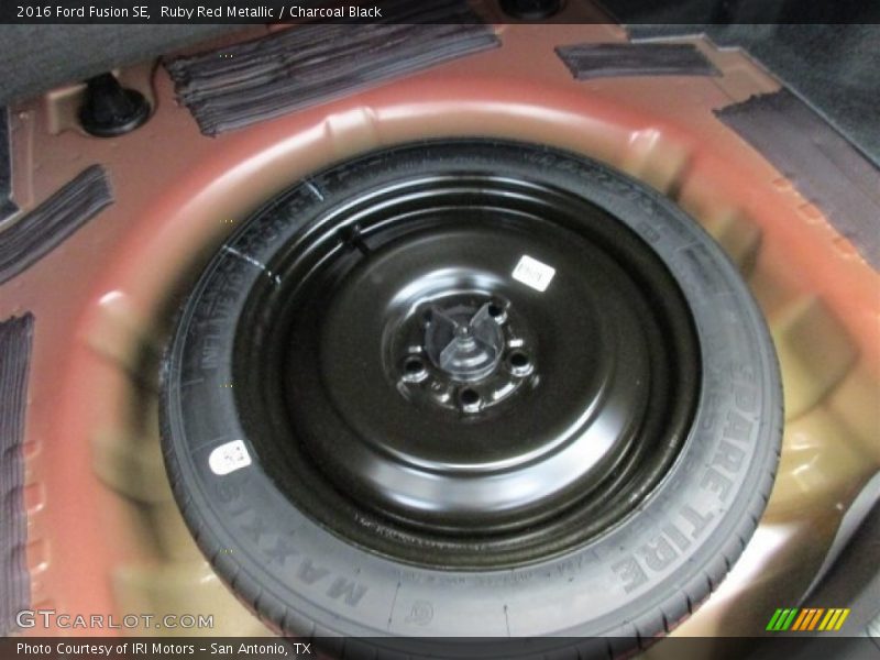 Ruby Red Metallic / Charcoal Black 2016 Ford Fusion SE