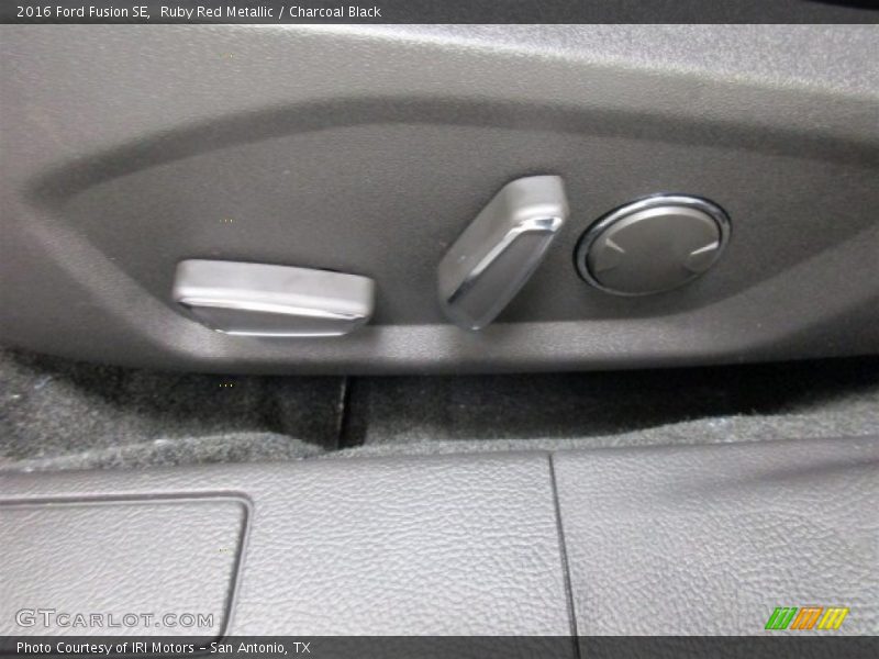 Ruby Red Metallic / Charcoal Black 2016 Ford Fusion SE